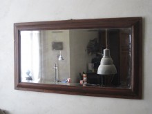 Spiegel mit Holzrahmen front